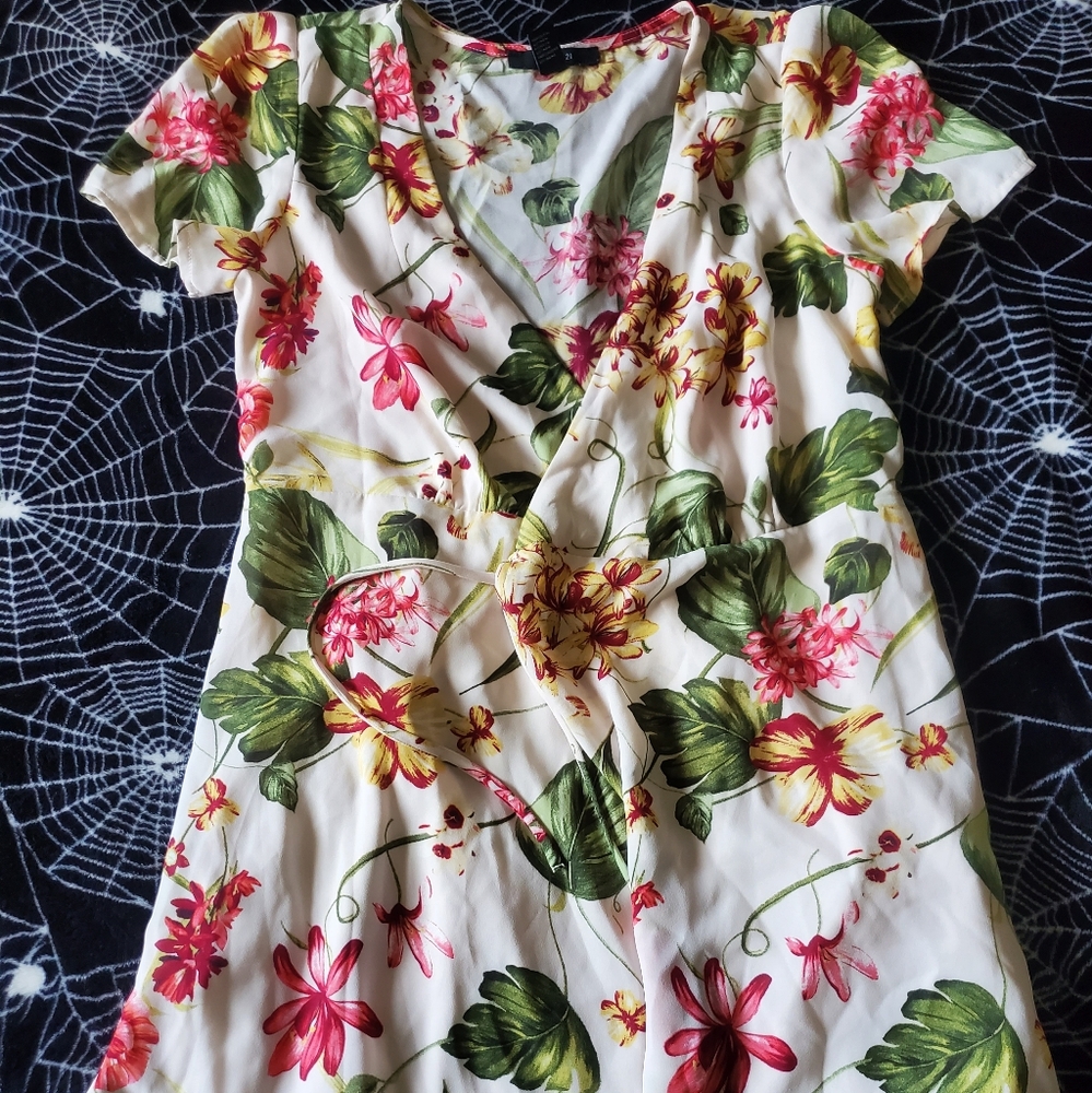 FOREVER 21 FLORAL WRAP DRESS